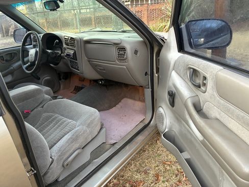 Used 2001 Chevrolet S10 Pickup LS w/ Preferred Equipment Group image 19