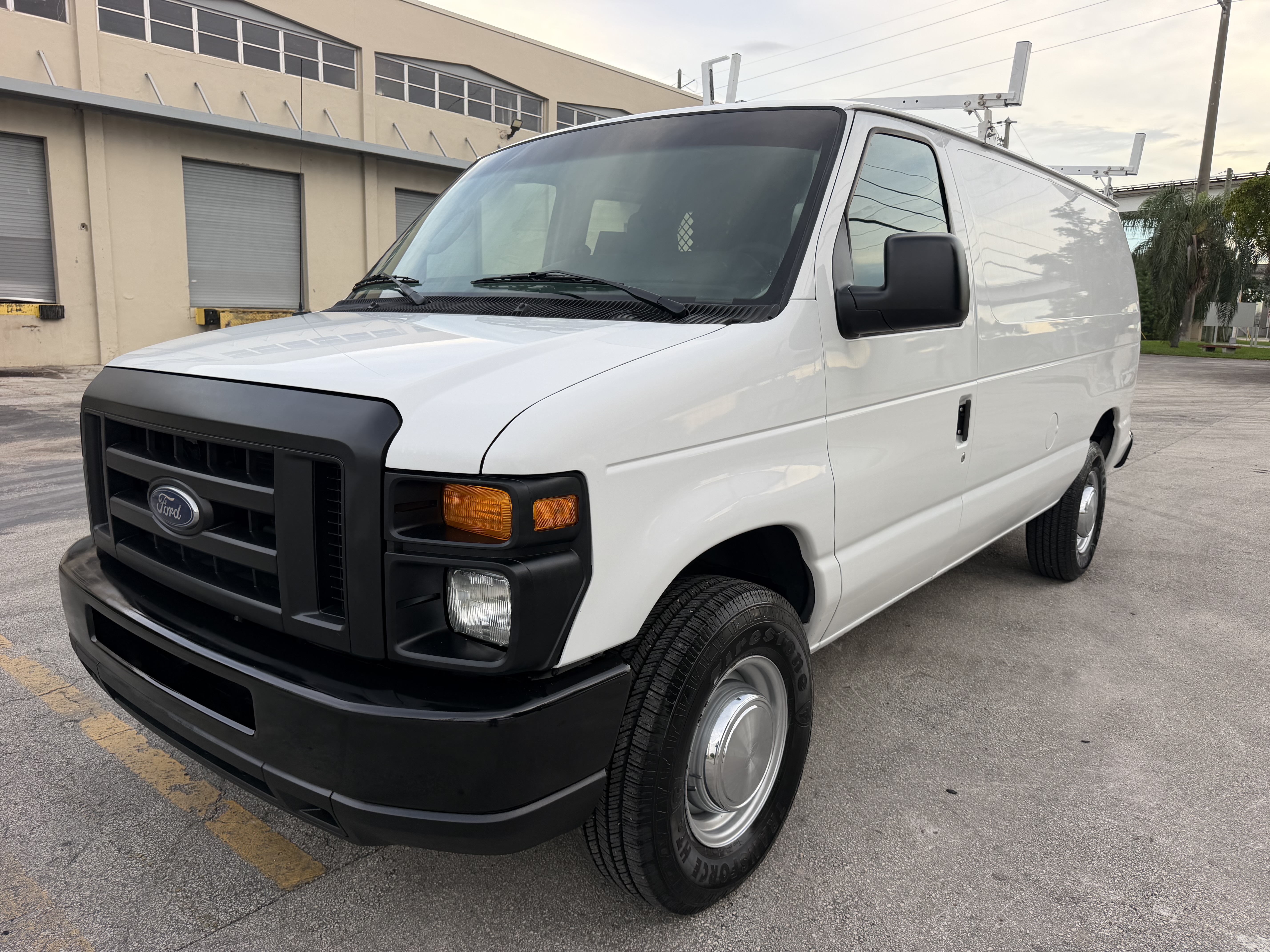 Used 2009 Ford E-350 and Econoline 350 Super Duty RWD image 1