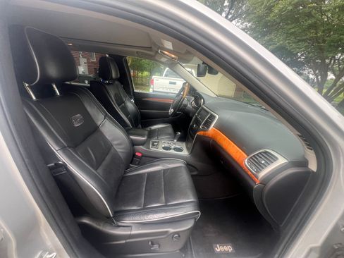Used 2011 Jeep Grand Cherokee Overland AWD/4WD image 15