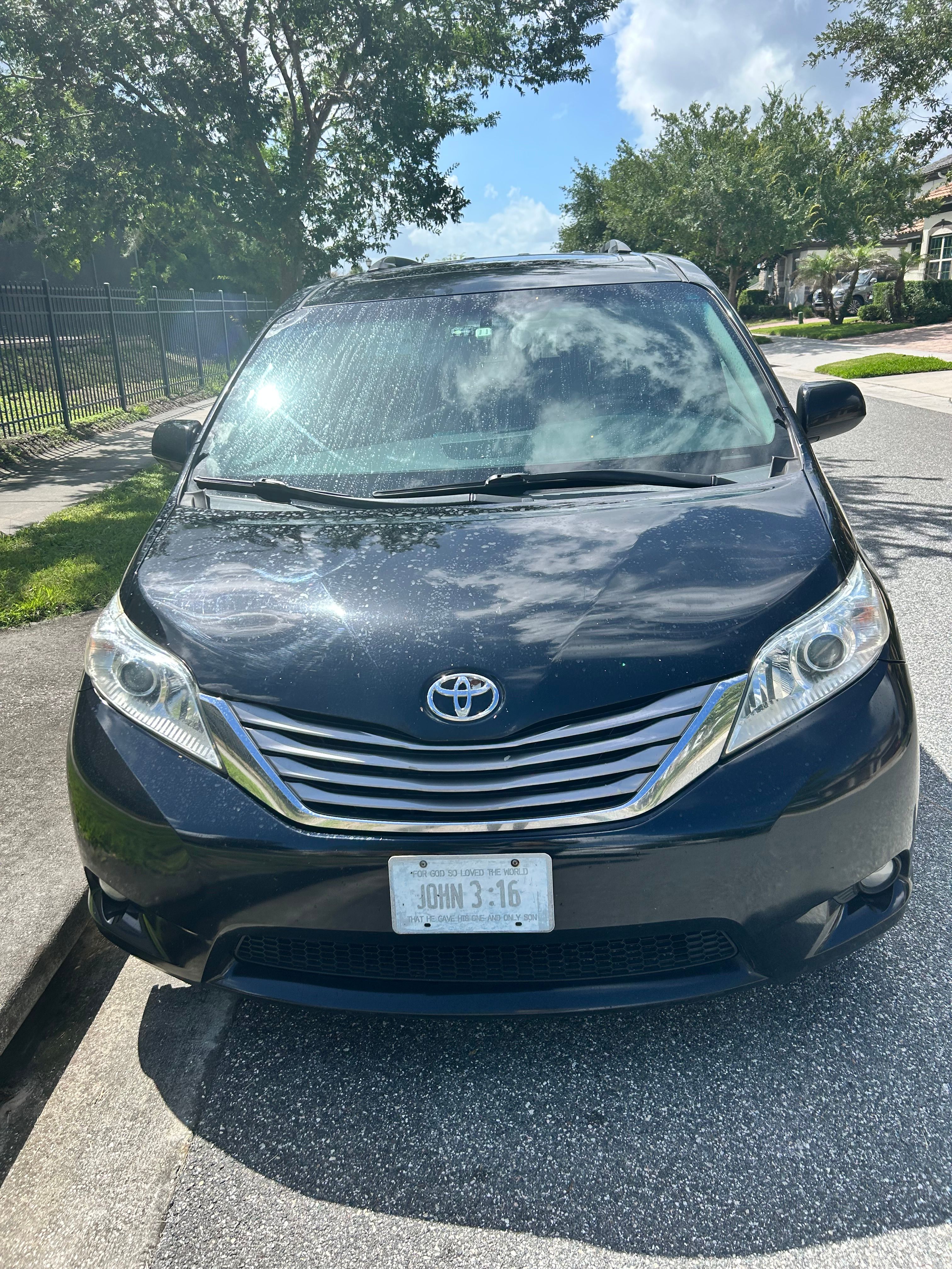 Used 2016 Toyota Sienna XLE FWD image 1