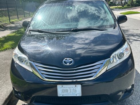 Used 2016 Toyota Sienna XLE FWD image 1