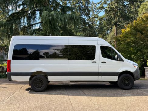 Used 2019 Mercedes-Benz Sprinter 4x4 170 w/ Driver Convenience Package image 5
