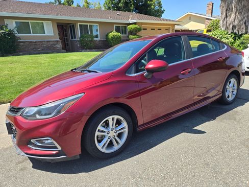 Used 2016 Chevrolet Cruze LT w/ Convenience Package image 1