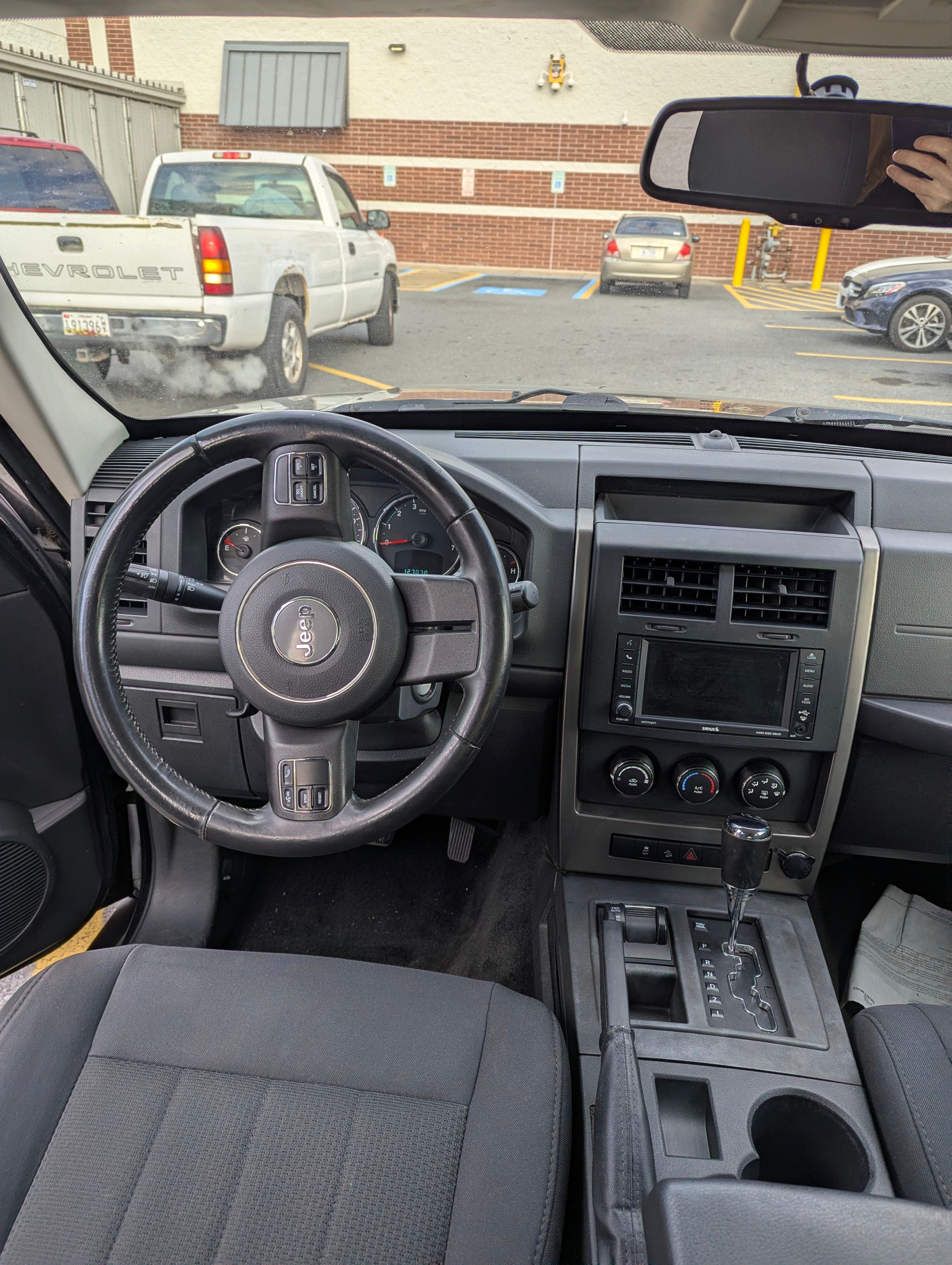 Used 2011 Jeep Liberty Sport AWD/4WD image 8
