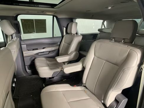 Used 2021 Ford Expedition Max XLT image 9