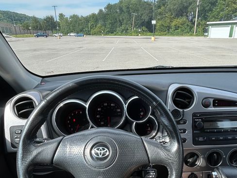 Used 2006 Toyota Matrix XR w/ Extra Value Pkg 1 FWD image 12