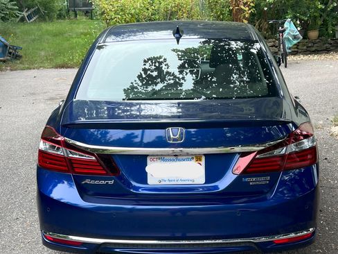 Used 2017 Honda Accord Touring image 5