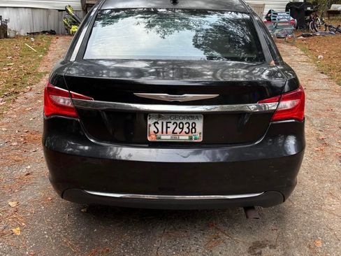 Used 2012 Chrysler 200 Touring FWD image 4