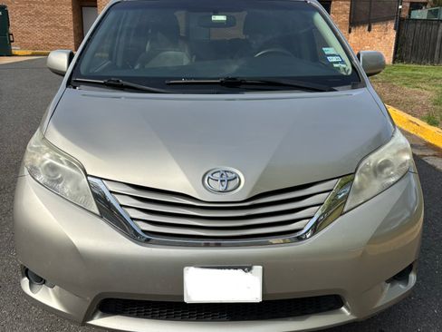 Used 2017 Toyota Sienna LE FWD image 5