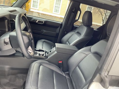 Used 2025 Ford Bronco Badlands w/ Sasquatch Package image 13