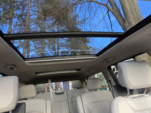 Used 2023 Jeep Wagoneer L Series III w/ Premium Group I image 26