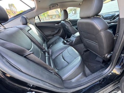 Used 2018 Chevrolet Volt Premier w/ Driver Confidence Package FWD image 5