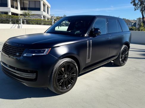 Used 2023 Land Rover Range Rover SE image 1