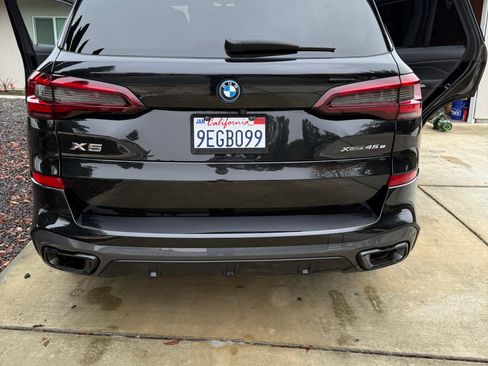 Used 2023 BMW X5 xDrive45e w/ M Sport Package image 9