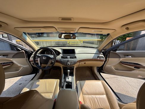 Used 2010 Honda Accord EX-L image 17