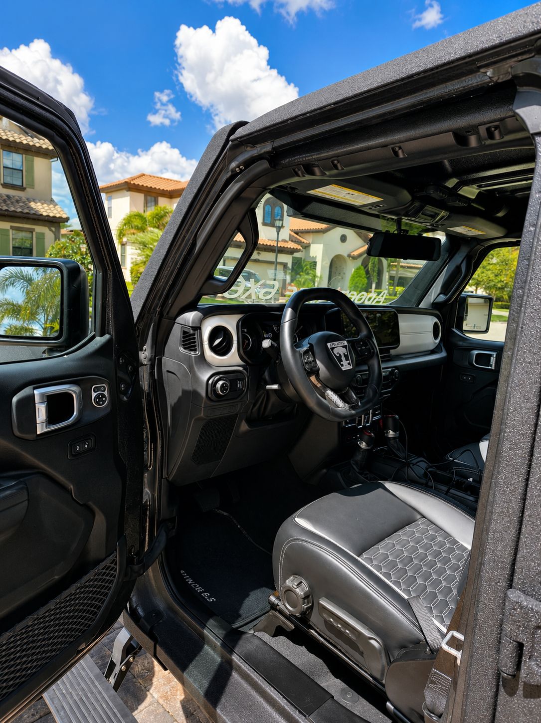 Used 2025 Jeep Gladiator Sport AWD/4WD image 6