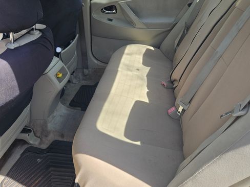 Used 2011 Toyota Camry LE image 12