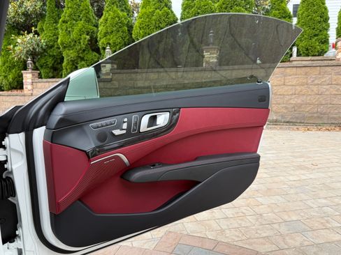 Used 2017 Mercedes-Benz SL 550 image 11