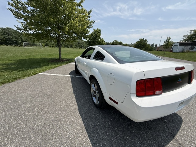 Used 2005 Ford Mustang Premium RWD image 23