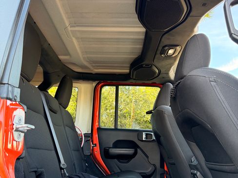 Used 2018 Jeep Wrangler Unlimited Sport S image 17