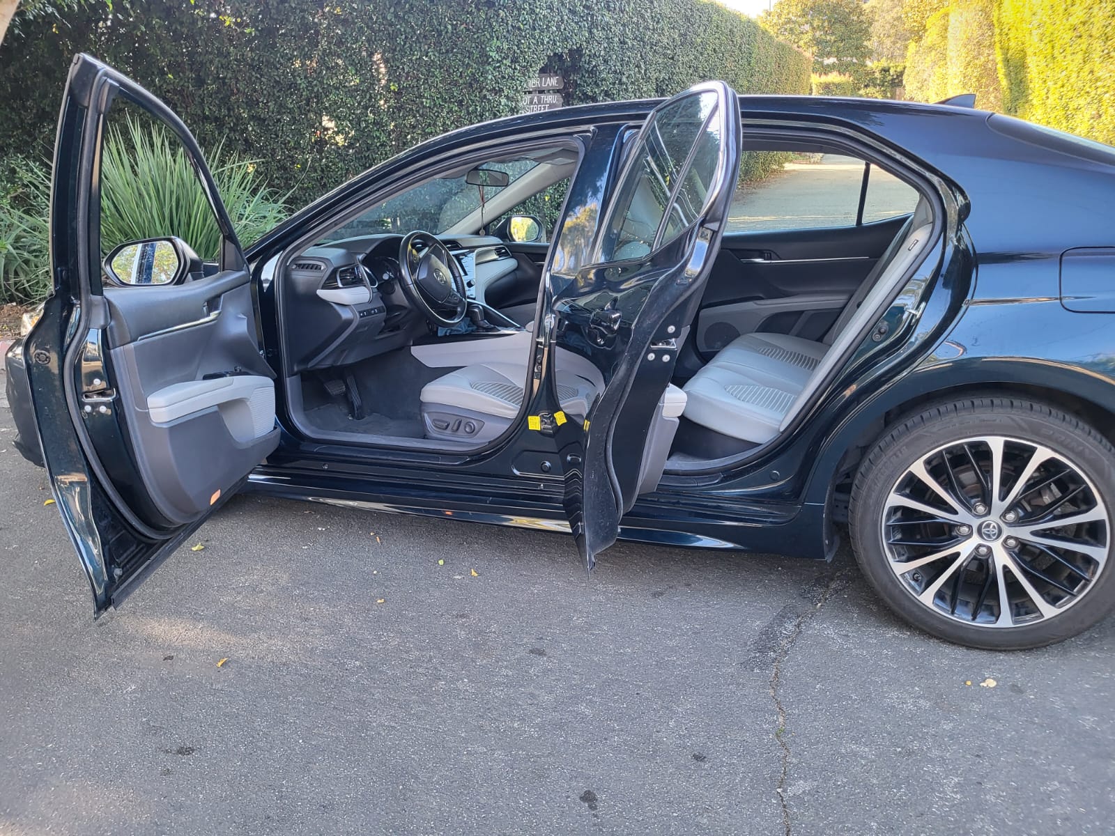 Used 2019 Toyota Camry SE FWD image 22