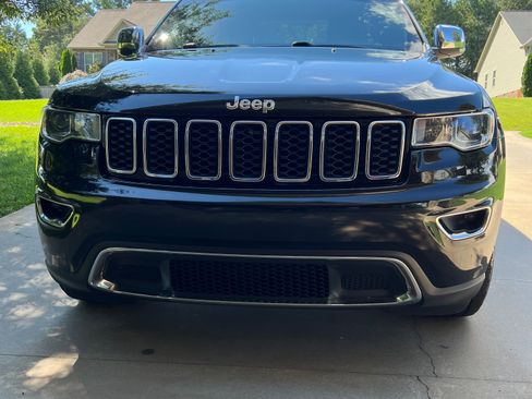 Used 2019 Jeep Grand Cherokee Limited image 2