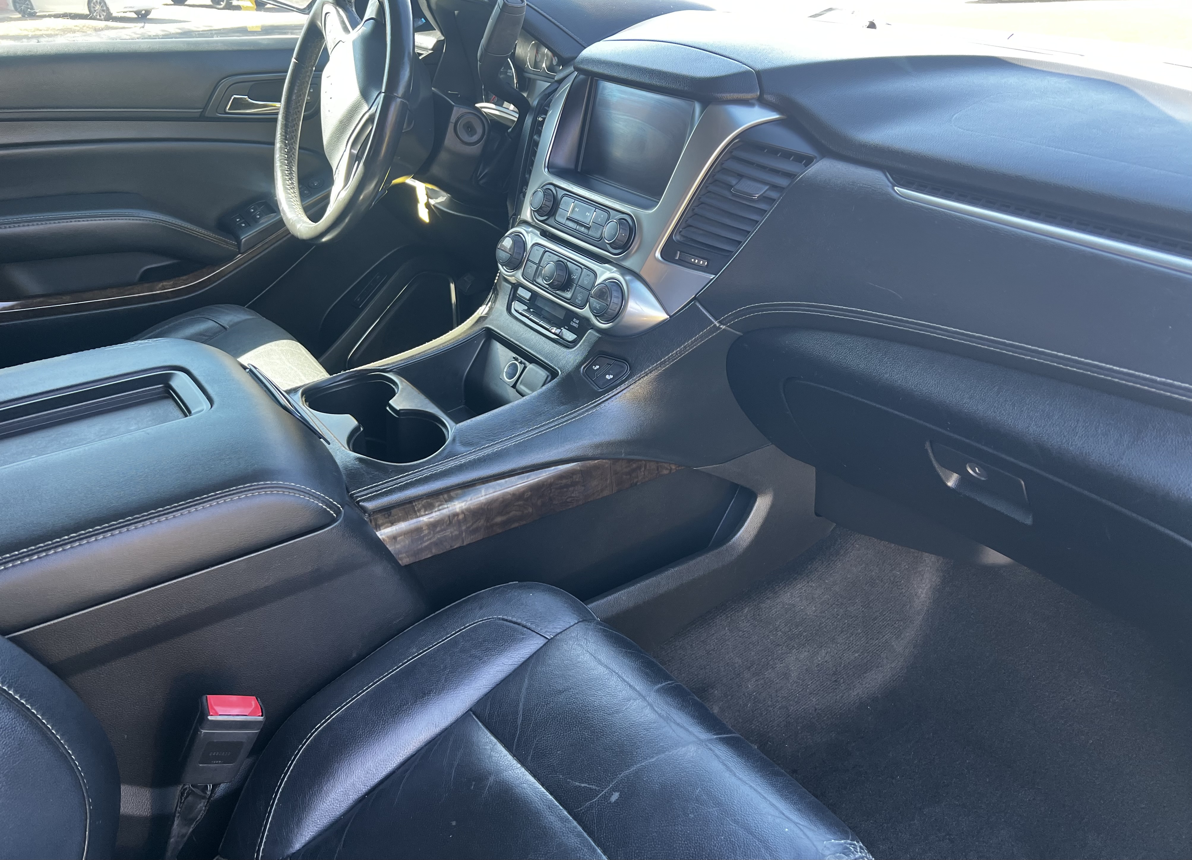 Used 2015 Chevrolet Suburban LT RWD image 9