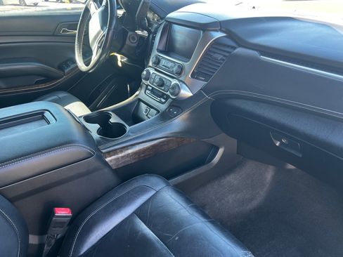 Used 2015 Chevrolet Suburban LT RWD image 9