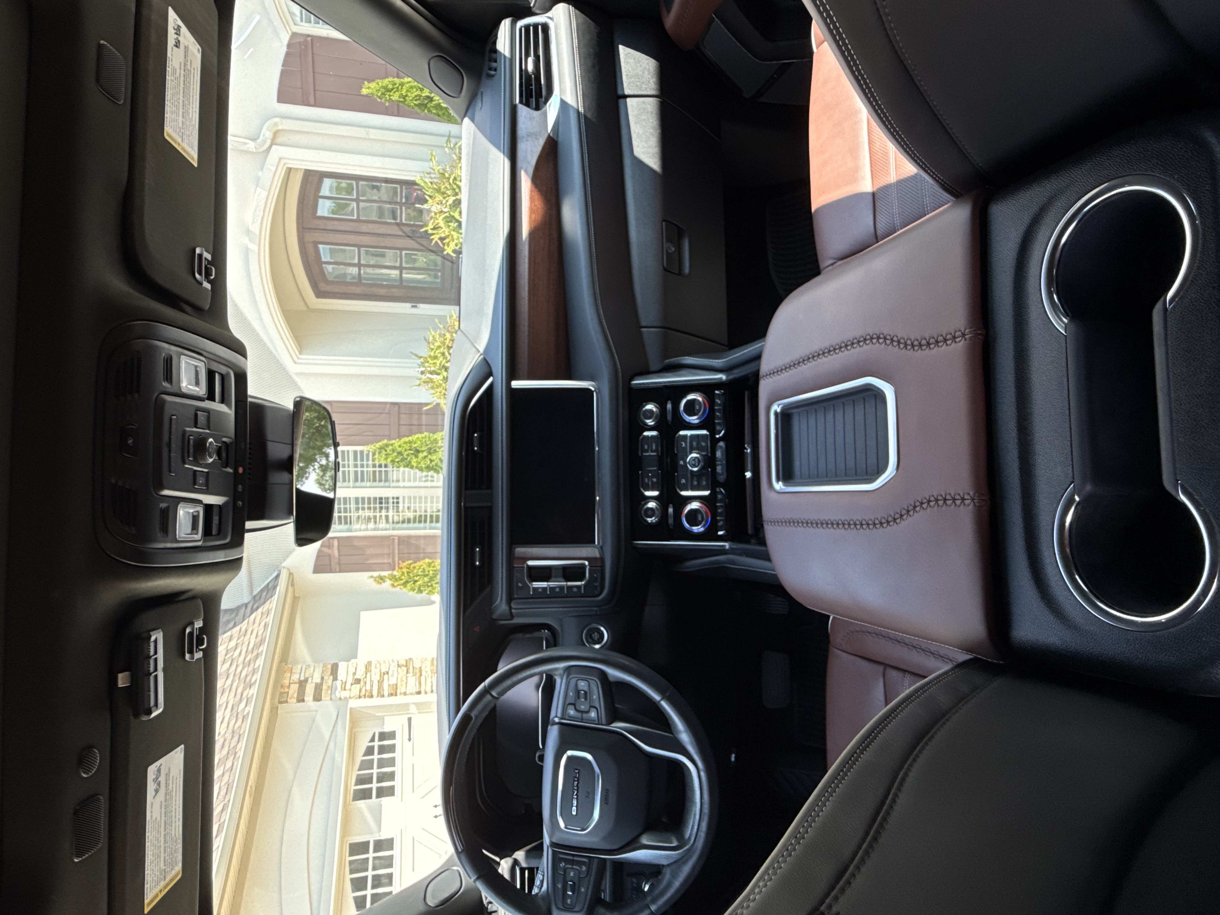 Used 2023 GMC Yukon Denali Ultimate AWD/4WD image 9