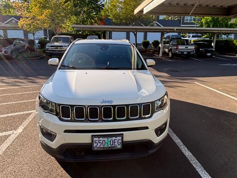 Used 2020 Jeep Compass Latitude w/ Popular Equipment Group AWD/4WD image 2