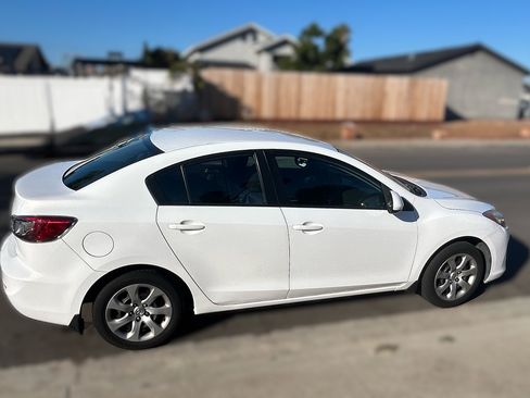 Used 2013 MAZDA MAZDA3 i SV image 4