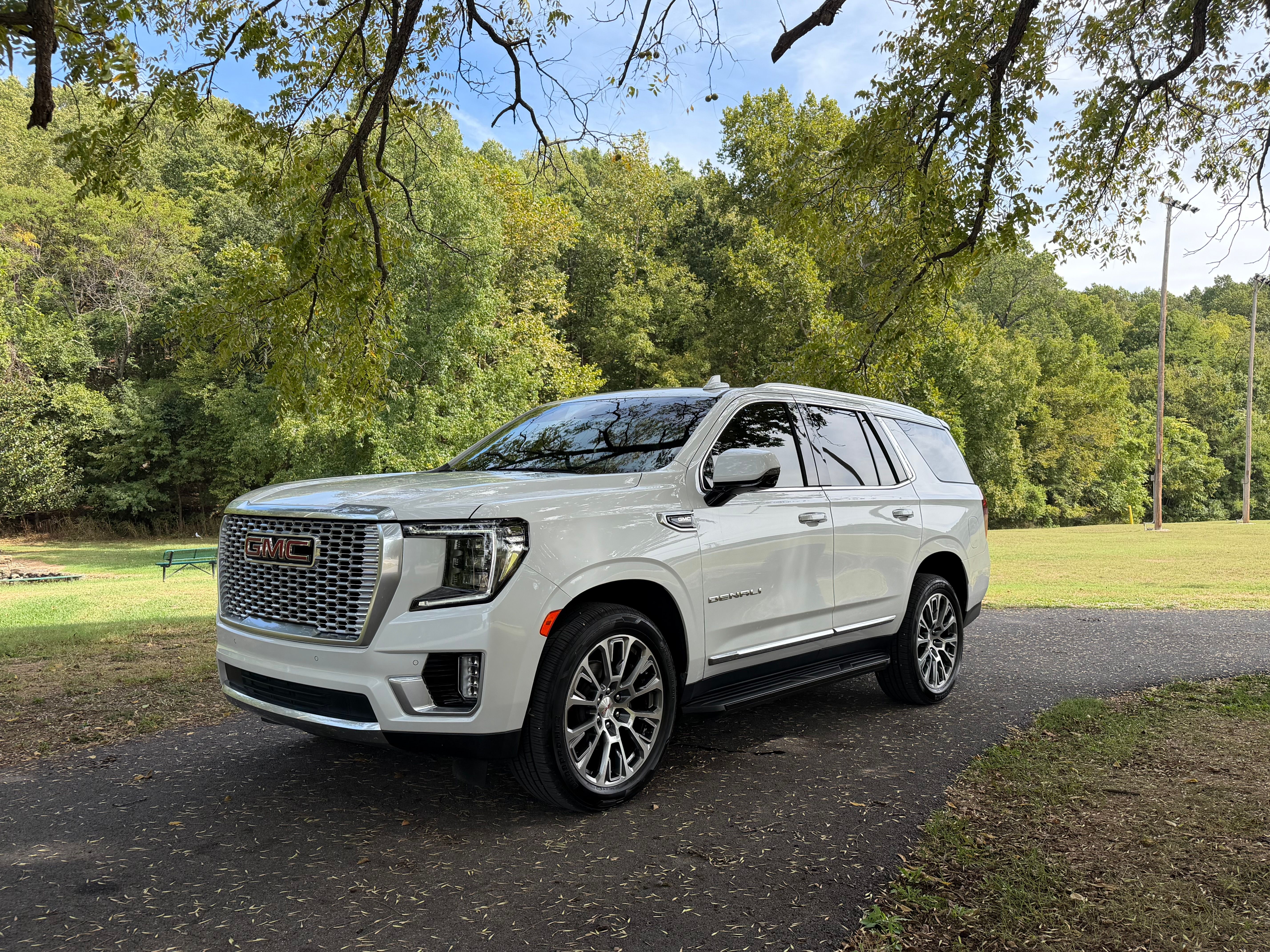 Used 2023 GMC Yukon Denali AWD/4WD image 1