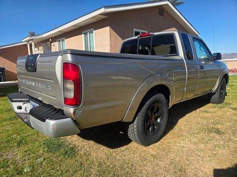 Used 2003 Nissan Frontier XE image 19