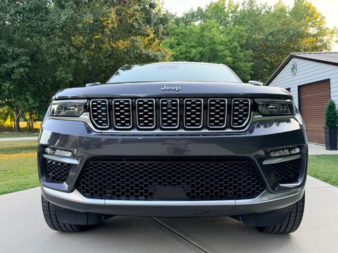 Used 2023 Jeep Grand Cherokee Summit AWD/4WD image 13