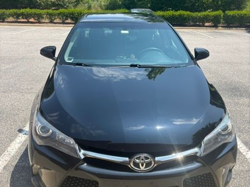 Used 2017 Toyota Camry SE FWD image 16