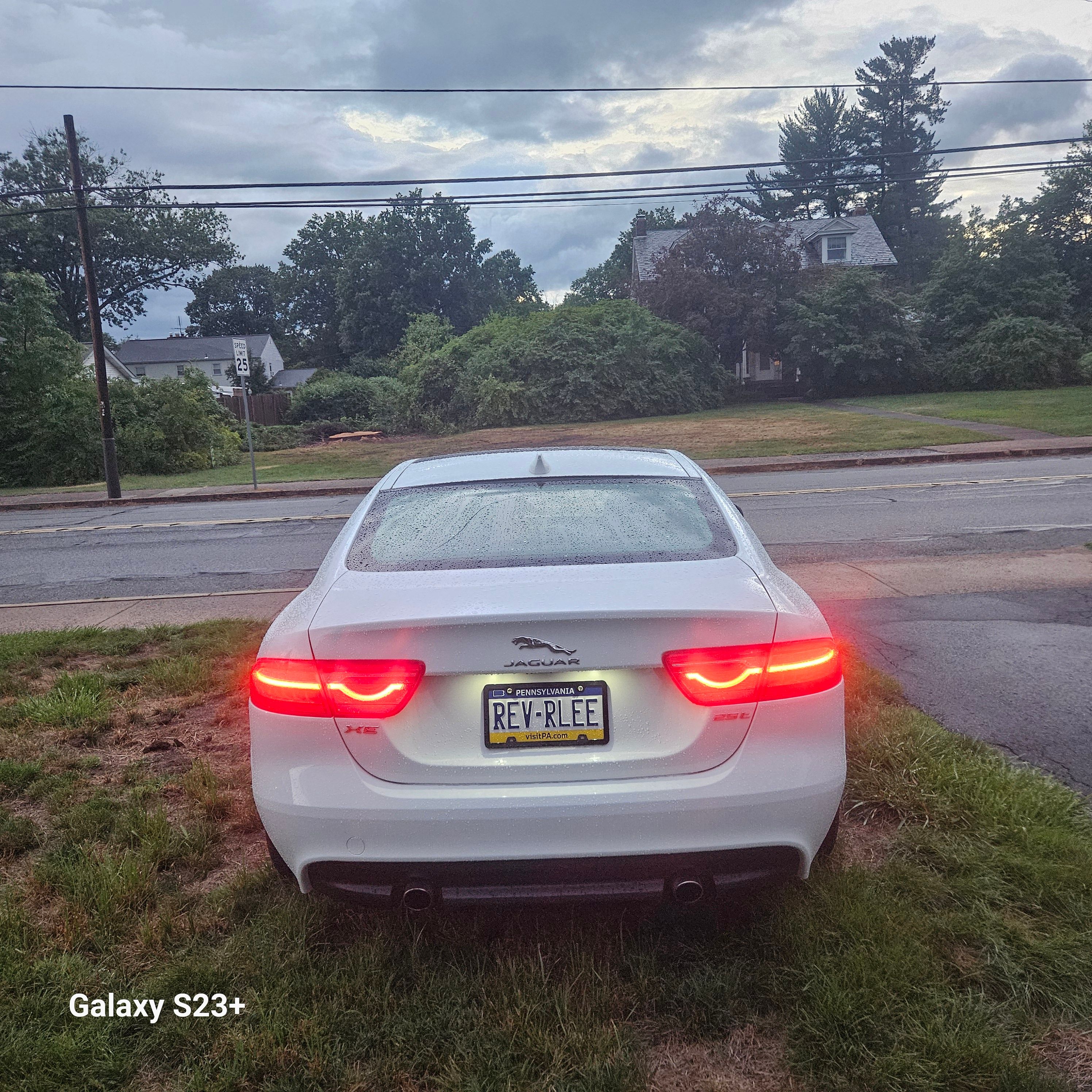 Used 2018 Jaguar XE RWD image 10