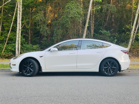 Used 2019 Tesla Model 3 Standard Range Plus RWD image 2