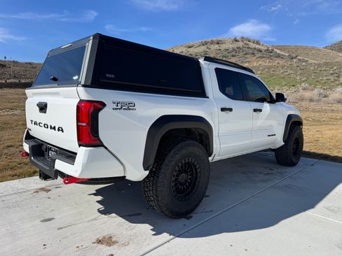 Used 2025 Toyota Tacoma TRD Off-Road w/ TRD Off Road Premium Package image 6