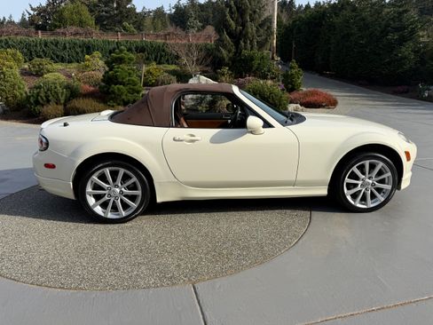 Used 2007 MAZDA MX-5 Miata Grand Touring w/ Premium Pkg image 16