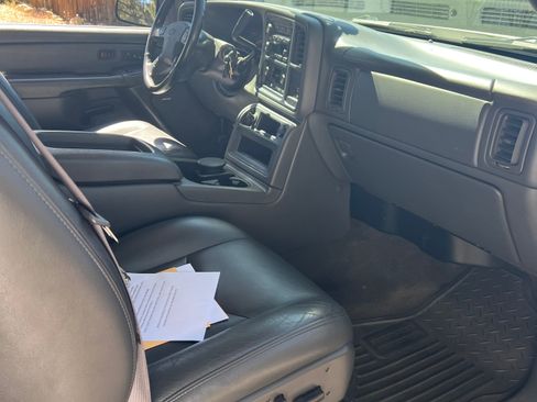 Used 2005 Chevrolet Silverado 2500 LT w/ Heavy-Duty Power Package AWD/4WD image 6