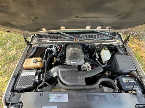 Used 2005 GMC Yukon SLT w/ SLT Preferred Equipment Group image 12