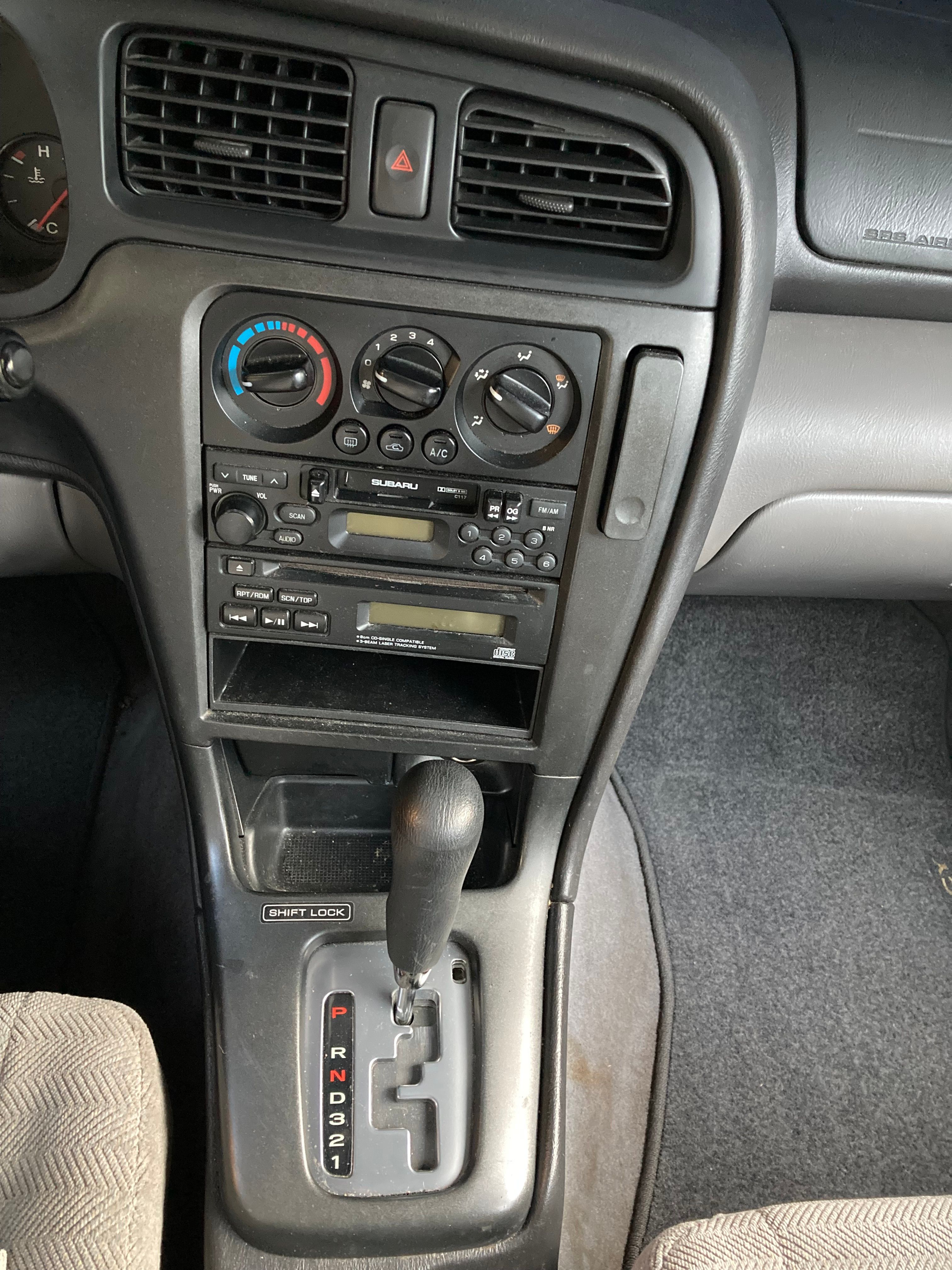 Used 2000 Subaru Legacy L AWD/4WD image 10