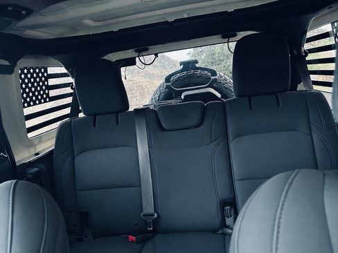 Used 2018 Jeep Wrangler Unlimited Sport image 9