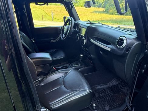 Used 2015 Jeep Wrangler Unlimited Sahara w/ Trailer Tow Group AWD/4WD image 10