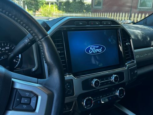 Used 2022 Ford F250 Lariat w/ Black Appearance Package AWD/4WD image 14
