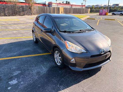 Used 2013 Toyota Prius C Three image 9