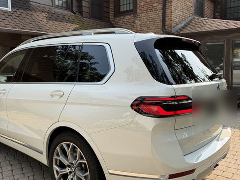 Used 2025 BMW X7 xDrive40i w/ Premium Package AWD/4WD image 2