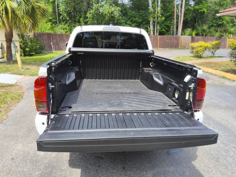 Used 2022 Toyota Tacoma TRD Off-Road w/ TRD Premium Off Road Package AWD/4WD image 11