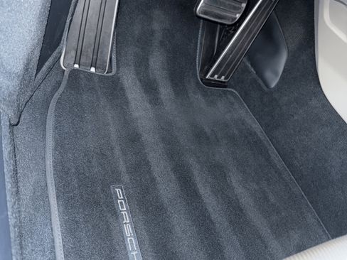 Used 2018 Porsche 911 Carrera 4 image 10