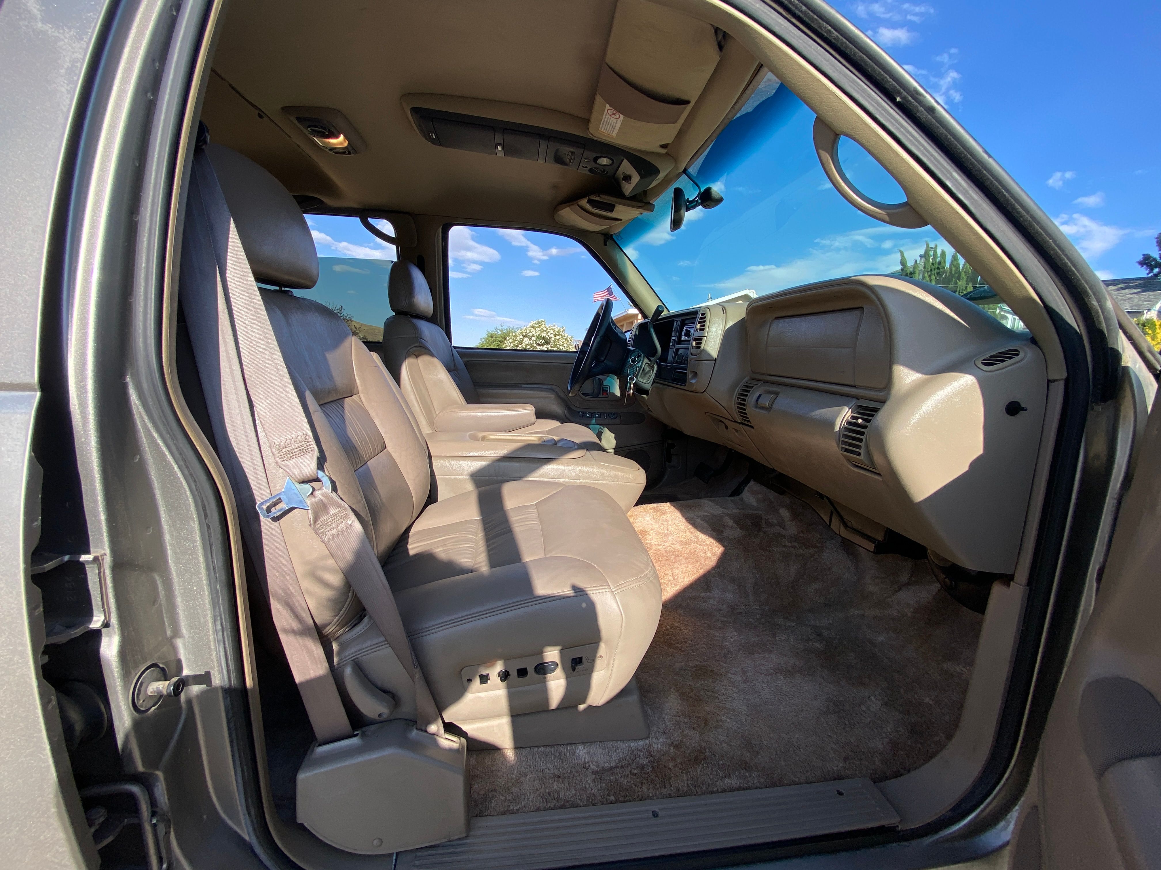 Used 1999 Chevrolet Tahoe 2WD w/ Comfort & Security Pkg image 5